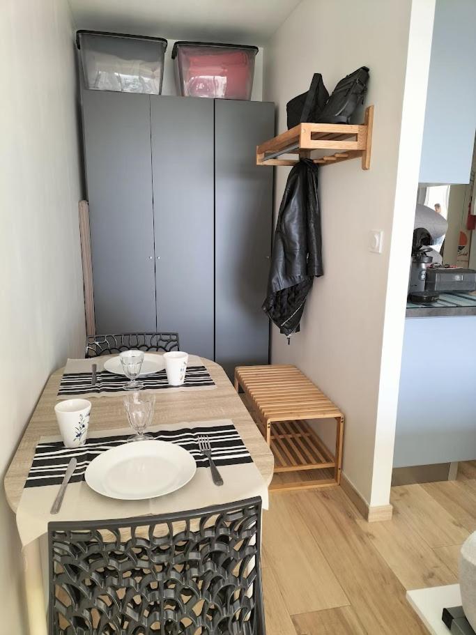 Studio A 200 Metres De La Plage Canet-en-Roussillon Exteriör bild